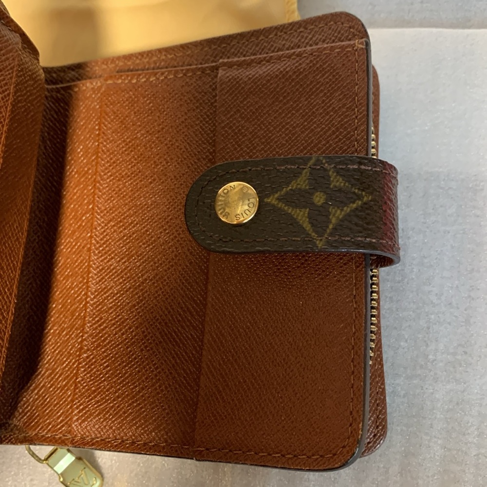 Louis Vuitton Zippy Compact Wallet